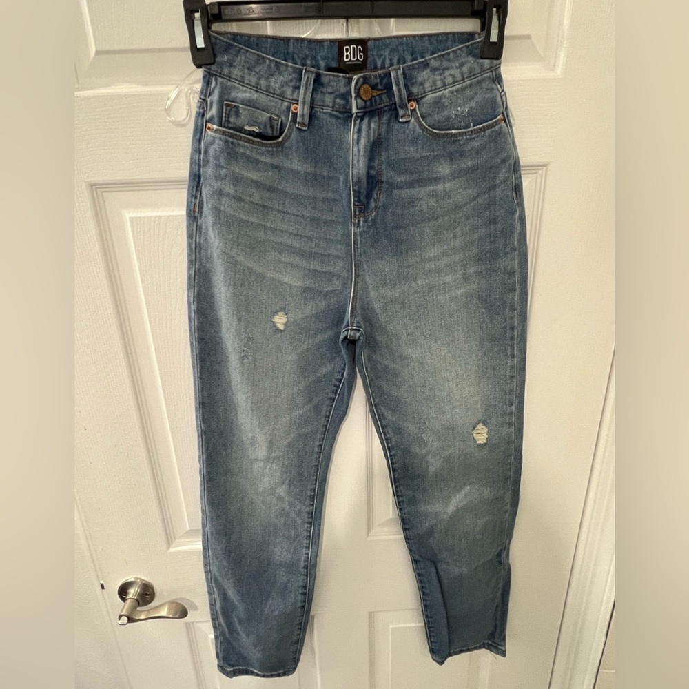 BDG Distressed mom high rise jeans size 26